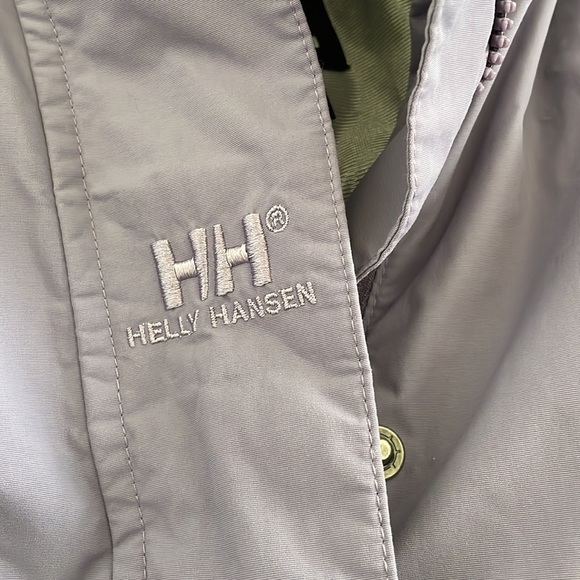 Helly Hansen Ski Coat, Size Medium, Lavender with white details - Picture 12 of 16